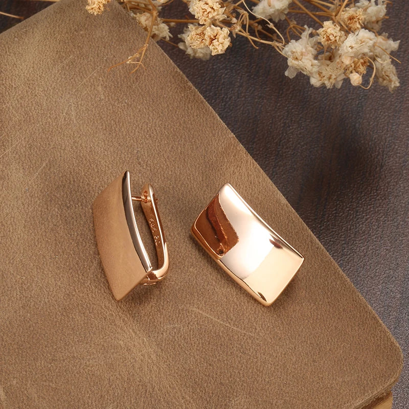 Conjunto de Brincos e Anel Geométrico Banhado a Ouro Rosé 585