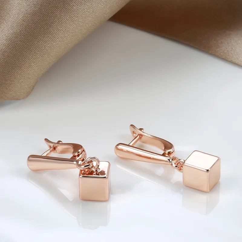 Brinco com Pingente Quadrado Banhado a Ouro Rosé 585