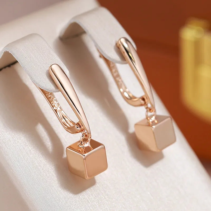 Brinco com Pingente Quadrado Banhado a Ouro Rosé 585