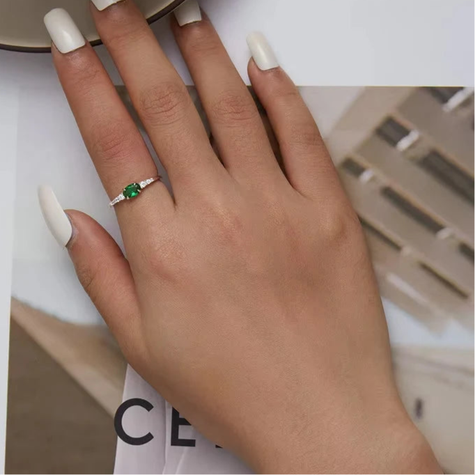 Anel com Zircônia Verde Prata 925